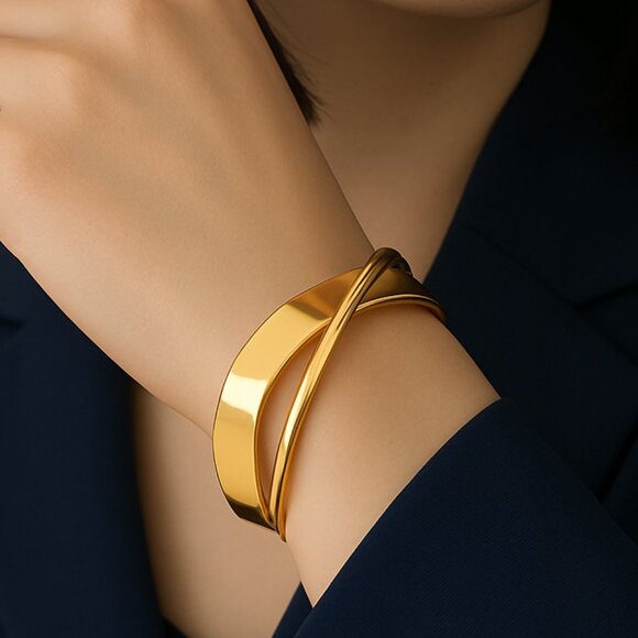 🆕️18K Gold Plated Overlap Cuff Bangle Bracelet | Minimalist Elegant Jewelry ✨ - Picture 3 of 10